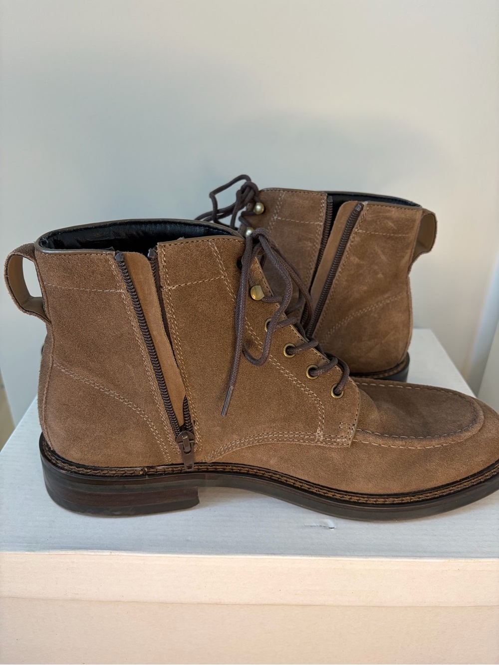 NIB Men’s Suede Lace Up Brown Boots. Size 10.5M - Picture 5 of 8